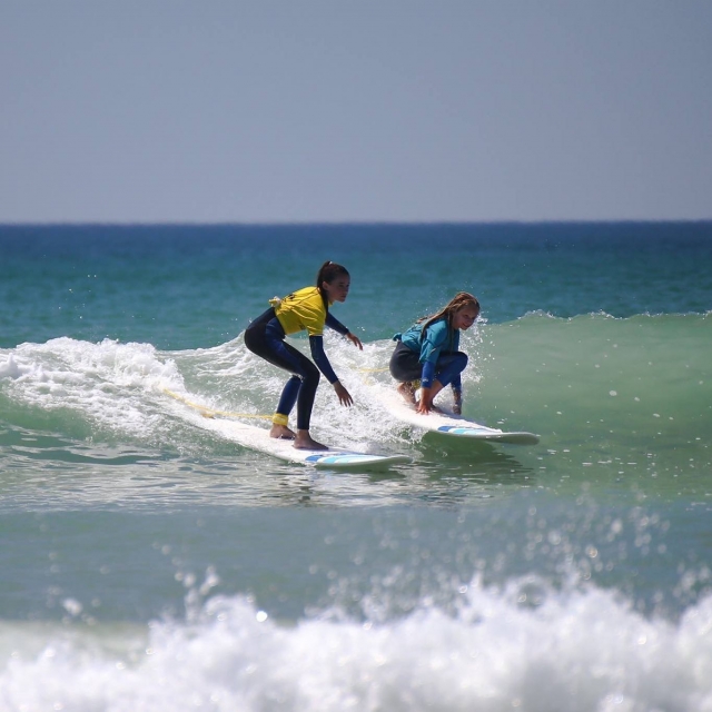  Surfea en grupo 