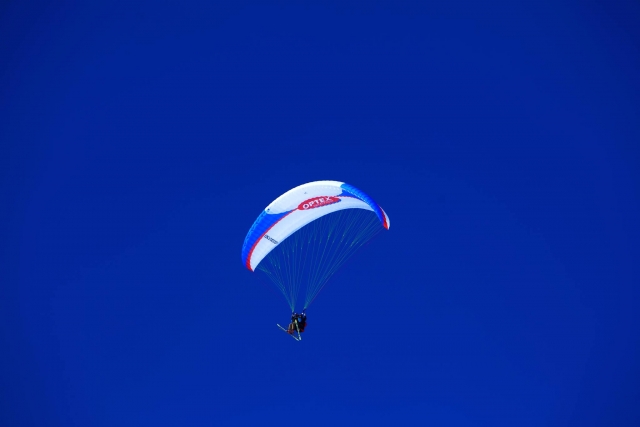 Parapenle en vuelo 