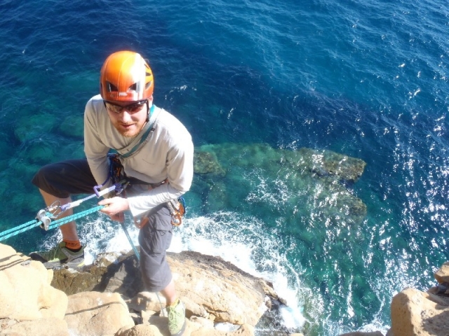Descenso de un cañón de aguas turquesas 