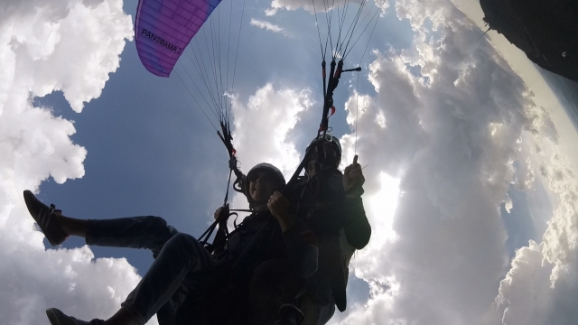 Vuelo en parapenle para niños 