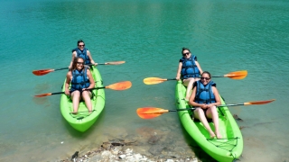 Día de piragüismo en el lago de Castillon