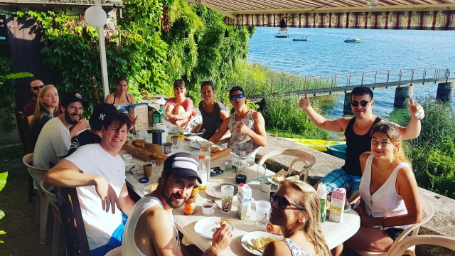  Comida amistosa 