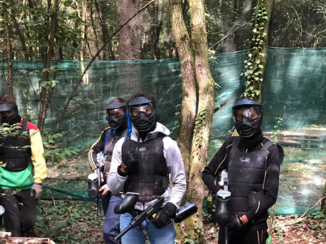 Amigos practicando gotcha 