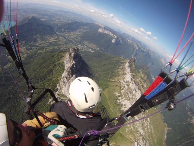  Contempla los paisajes que dominan las montañas alrededor de Annecy 
