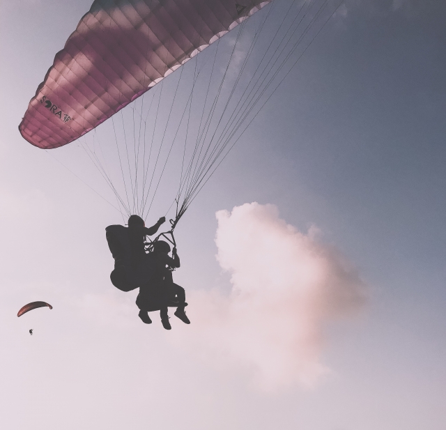  Entre las nubes con su instructor 