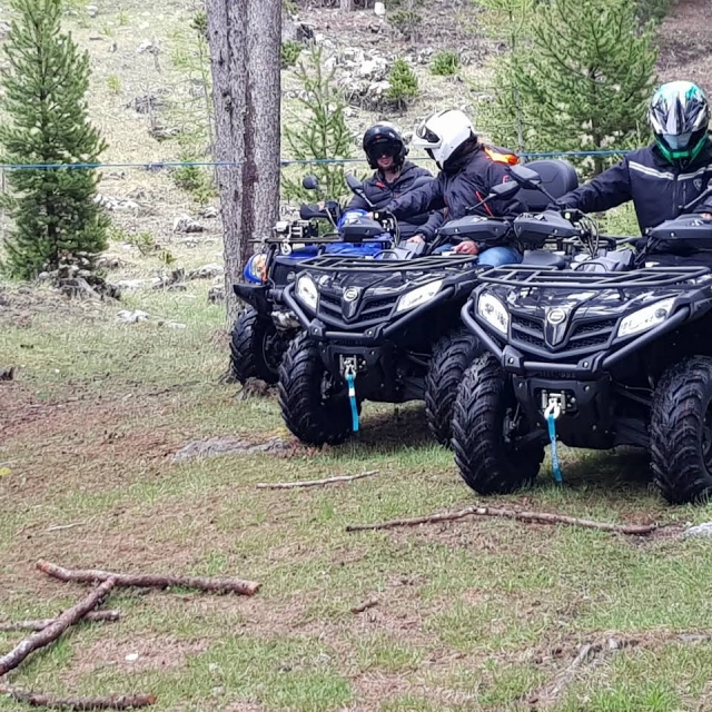  Cuatrimoto con amigos 