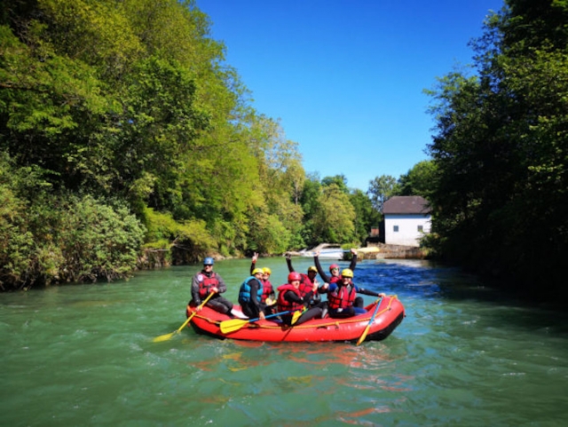  Rafting en grupo 