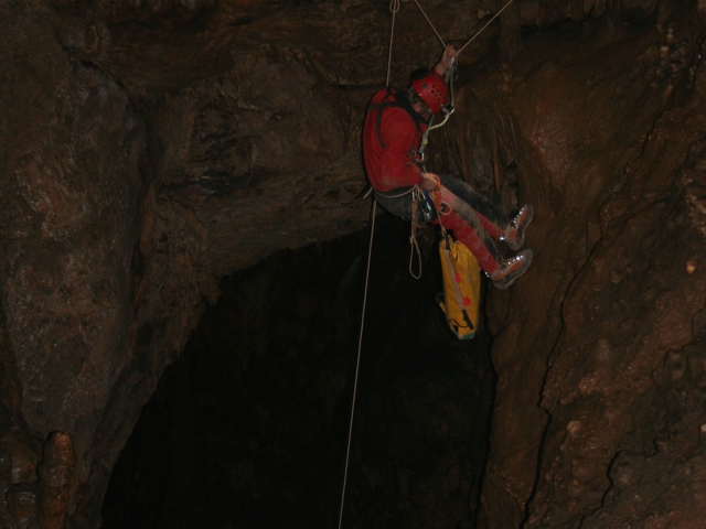  Actividad de espeleología 
