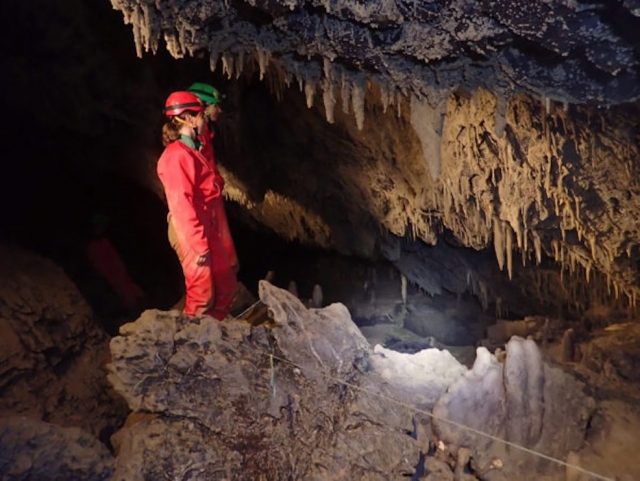  Espeleología hacia Pau