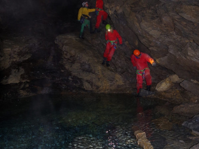  Espeleología hacia Pau