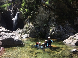 Descenso nivel 3 del cañón de Purcaraccia - 1/2 día