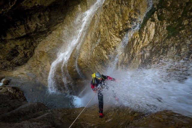  Rappel acuático en el cañón 