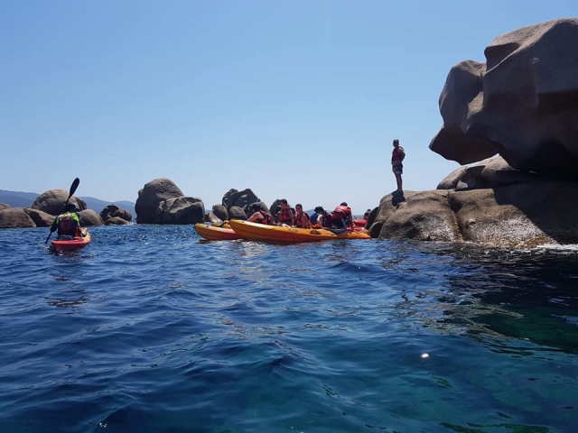  Entretenimiento a bordo de kayak 