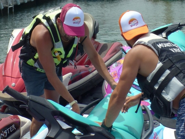  Lea las instrucciones antes de subir en una moto de agua