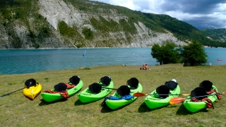 Canoa-kayak tres plazas en el lago de Castillon 3H
