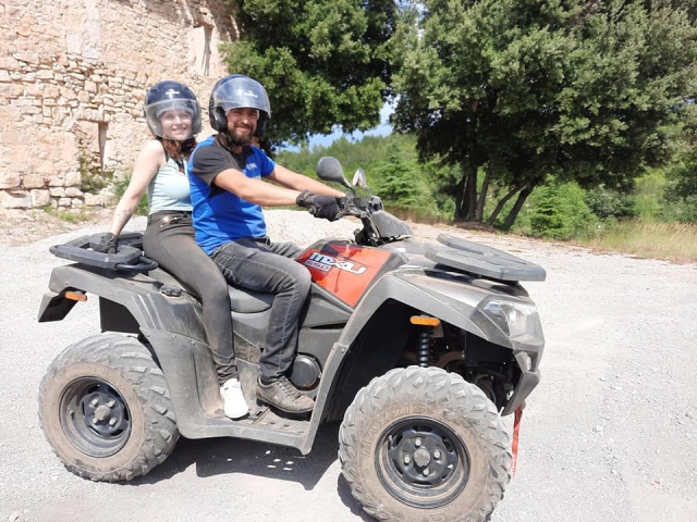  Salida para un paseo en cuatrimoto 