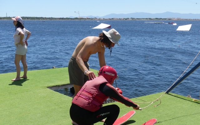  Entrenamiento antes de la sesión de esquí acuático 
