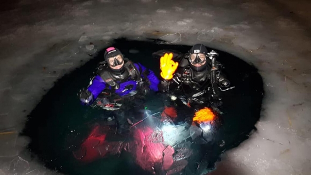  Plongée sous glace en Savoie , la noche