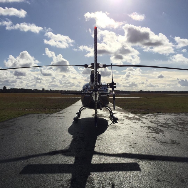  Helicóptero listo para despegar 