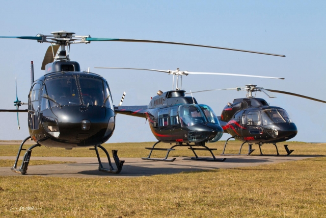 Nuestros helicópteros listos para servirle 