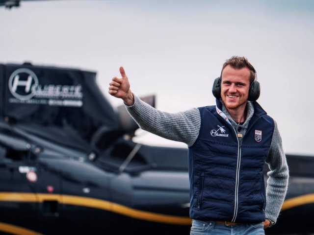  Nuestro piloto comprometido con alegría. 