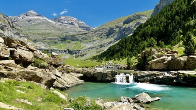 Vista de un lago a la altura de los Pirineos 