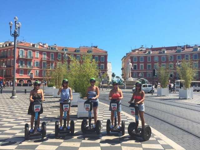  Nuestros participantes en un paseo de descubrimiento 