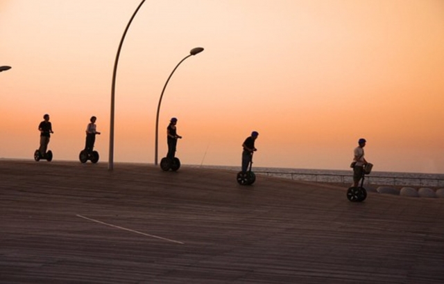  Un paseo en segway al caer la noche