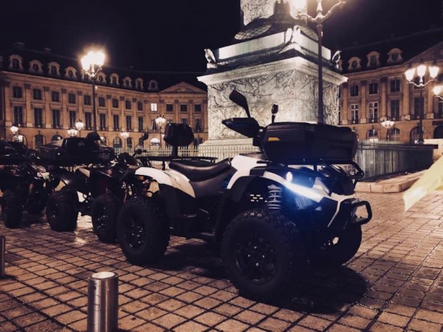  Paseo nocturno en cuatrimoto por París 