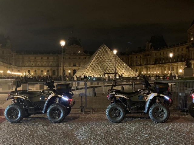  Tour en cuatrimoto al museo del Louvre 