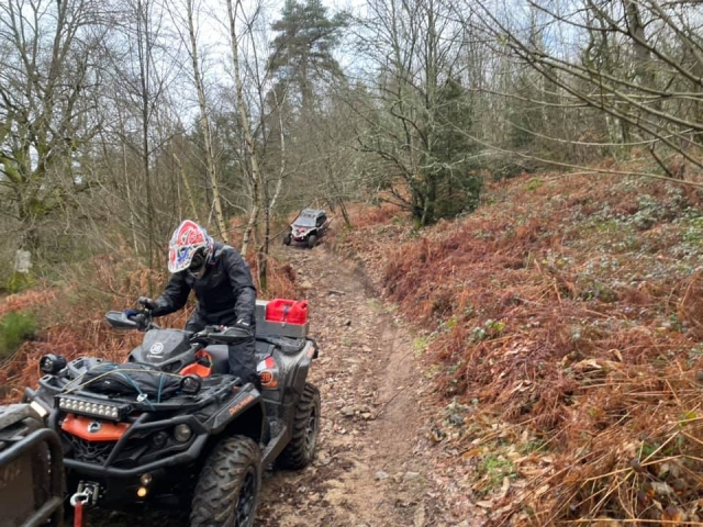 Excursión en cuatrimoto guiada por un instructor