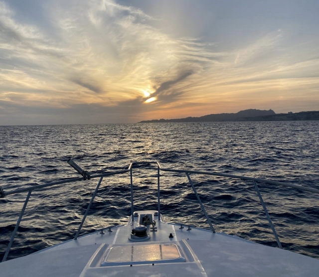 Contemplación del atardecer en Córcega 