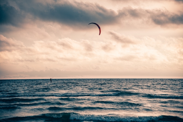  Kitefoil al atardecer 