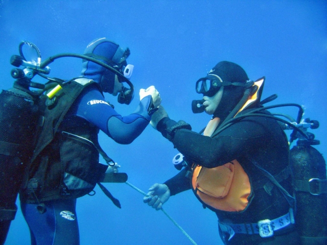 Buceo nocturno en Barcarés