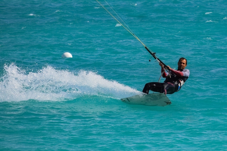 Kitesurf en el lago de Annecy Kitesurf en el lago de Annecy