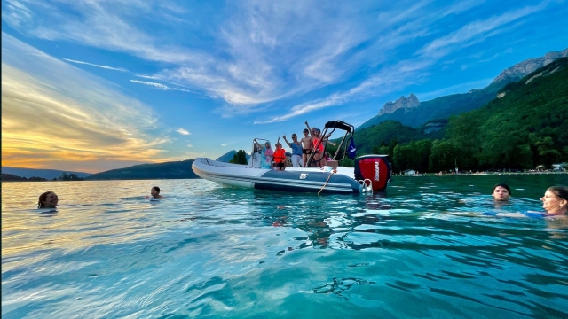  Momentos de felicidad familiar en el lago de Annecy 