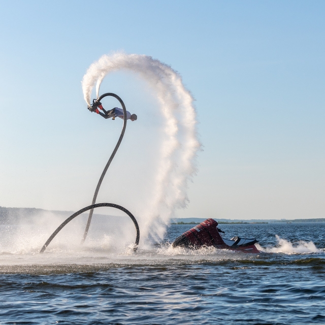  Acrobacias gracias al Flyboard