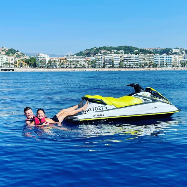  Pausa para nadar duranle el paseo en moto de agua