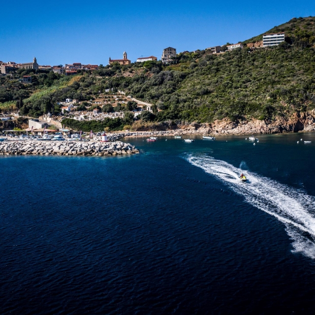  Salida del puerto de Cargèse en jet ski 