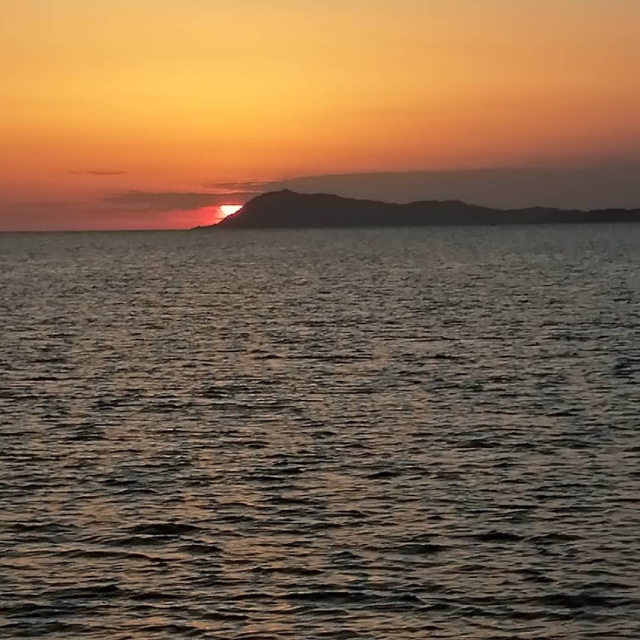  Puesta de sol en barco 