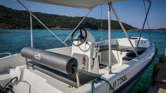  Renta de barco sin licencia en Córcega 