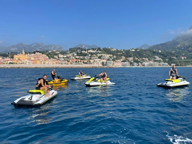  Salida con amigos en jet ski 