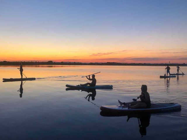  Stand Up Paddle duranle el atardecer 