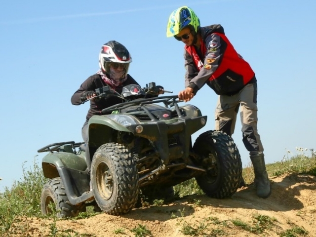 Ruta en cuatrimoto supervisada por profesionales 