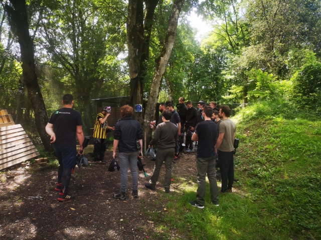  Briefing previo a la partida de paintball