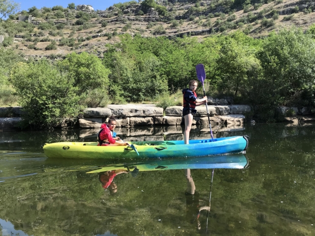 Pareja en su canoa 
