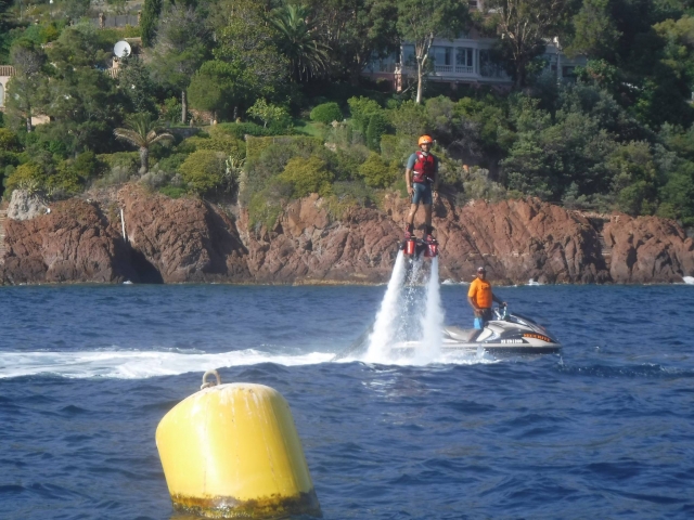 Salir del agua en flyboard