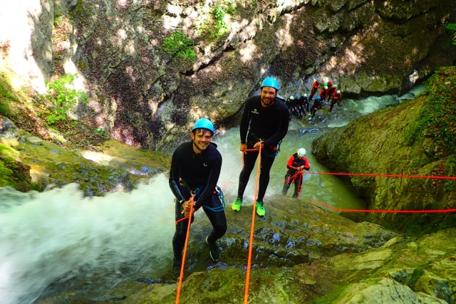  Rappel por el acantilado 