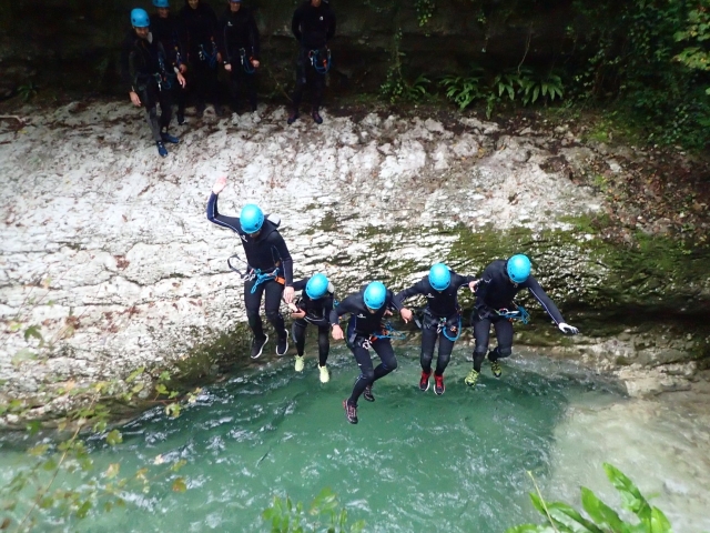  Saltar desde el acantilado 