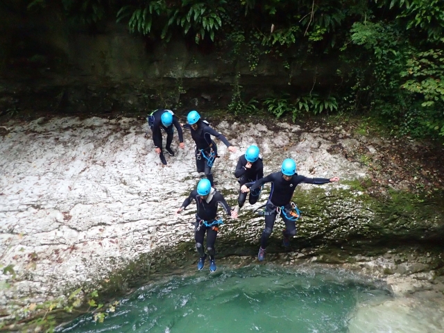  Salto en grupo 